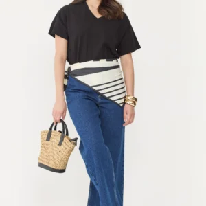 The prefect V-NECK • שחור – תמונה 4