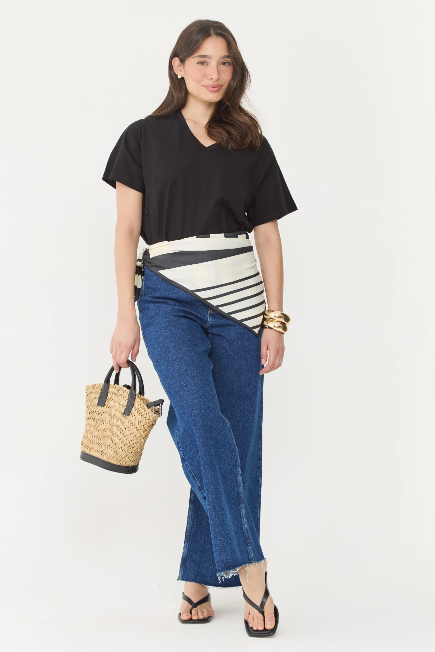 The prefect V-NECK • שחור – תמונה 4