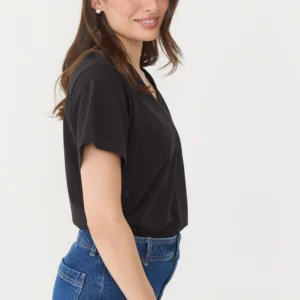 The prefect V-NECK • שחור – תמונה 3